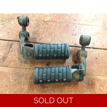 1976-79 Kawasaki KZ750B Driver Foot Pegs and Brackets 34028-012 34003-060 34003-059 34028-011